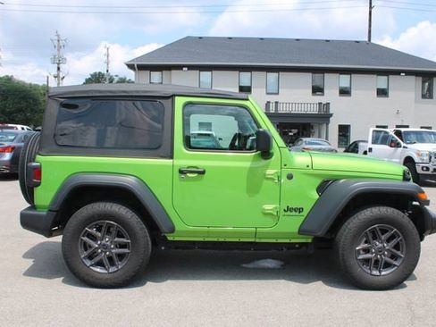 Used 2025 Jeep Wrangler Sport AWD/4WD image 6