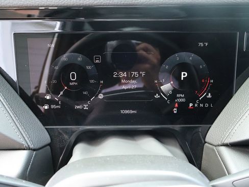 Used 2025 GMC Yukon XL Denali AWD/4WD image 34