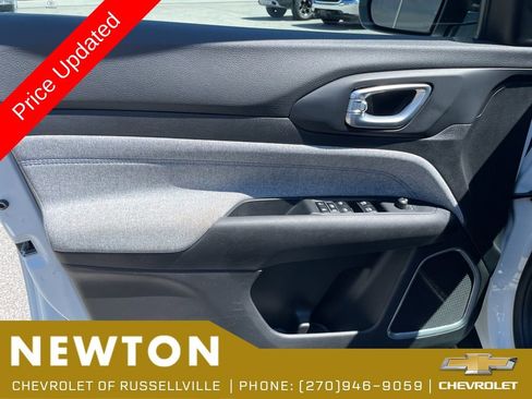 Used 2025 Jeep Compass Latitude AWD/4WD image 5
