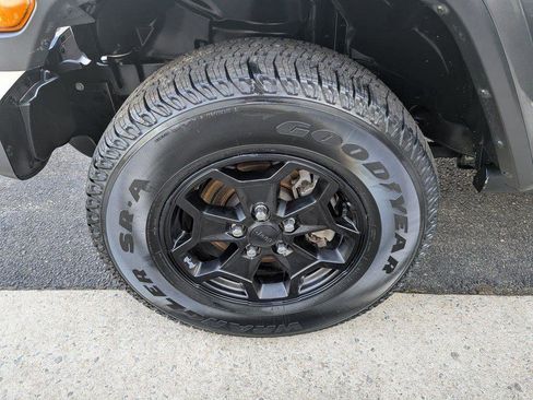 Used 2022 Jeep Gladiator Willys image 25