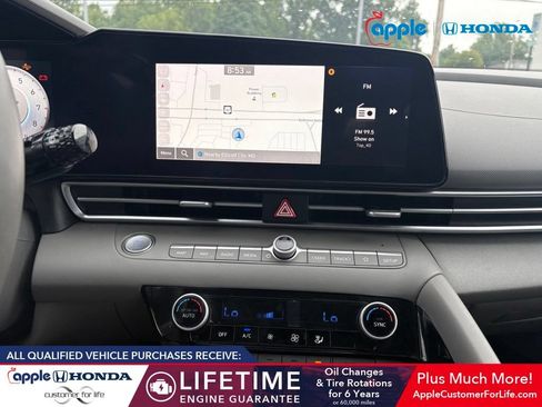 Used 2023 Hyundai Elantra SEL w/ Convenience Package FWD image 9