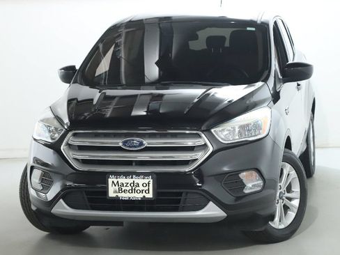 Used 2019 Ford Escape SE FWD image 2