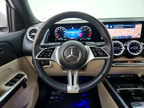 Certified 2025 Mercedes-Benz GLB 250 4MATIC image 15