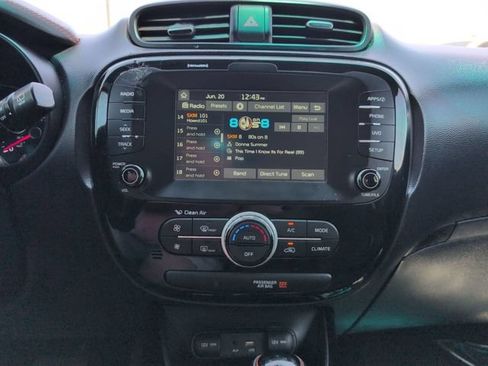 Used 2018 Kia Soul ! FWD image 26