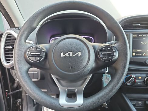 Used 2025 Kia Soul LX image 19
