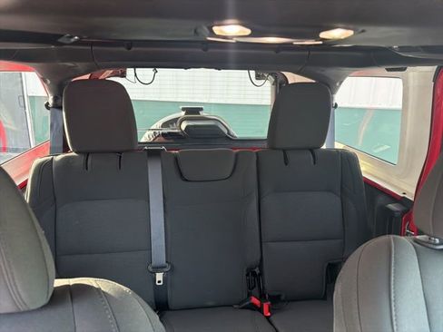 Used 2020 Jeep Wrangler Unlimited Sahara w/ Uconnect 4C Nav & Sound Group image 15