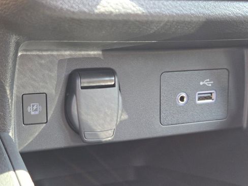 Used 2025 Nissan Versa SV w/ Trunk Package FWD image 20