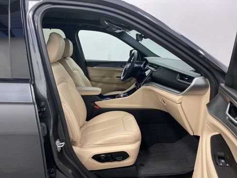 Used 2025 Jeep Grand Cherokee Limited w/ Luxury Tech Group II AWD/4WD image 25