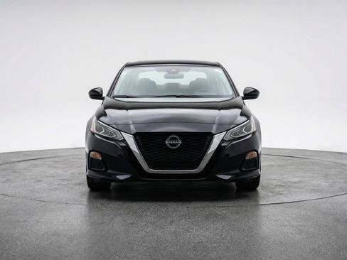 Used 2025 Nissan Altima 2.5 SV image 2