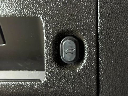 Used 2015 Chevrolet Tahoe LT RWD image 17
