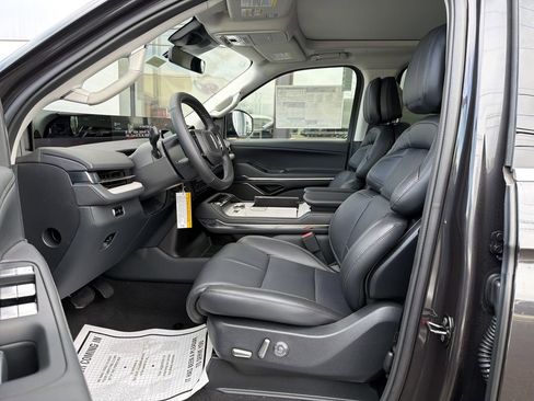 New 2025 Lincoln Navigator L Reserve image 5