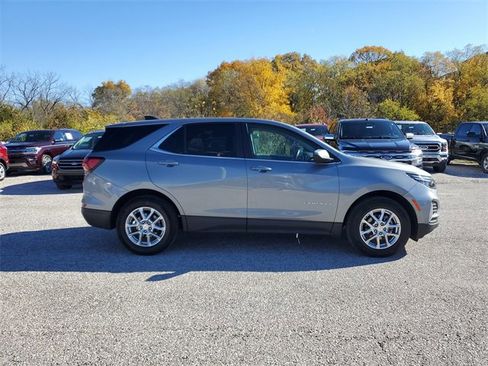 Used 2023 Chevrolet Equinox LT w/ Driver Convenience Package image 3