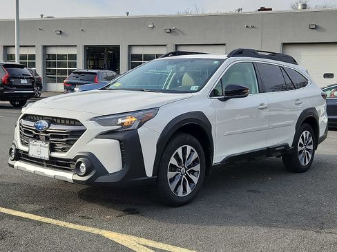 Used 2023 Subaru Outback Limited image 3
