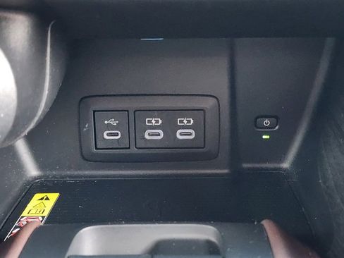 Used 2024 Toyota Venza XLE image 25