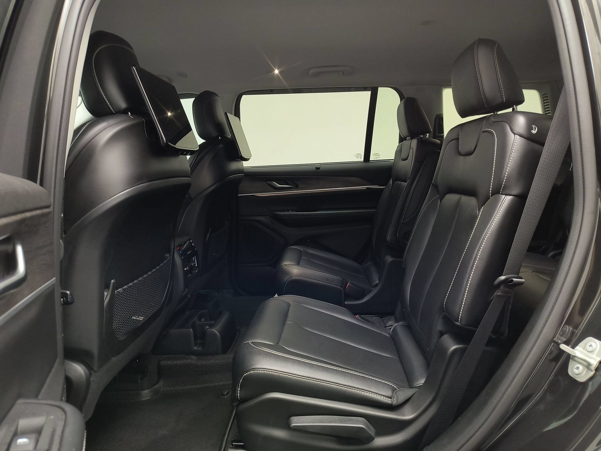 Used 2023 Jeep Grand Cherokee L Limited w/ Luxury Tech Group II AWD/4WD image 22