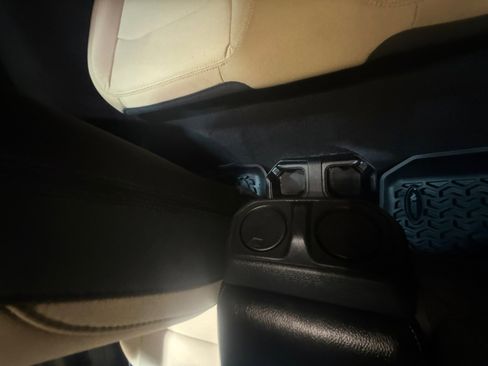 Used 2023 Jeep Wrangler Sport S image 32