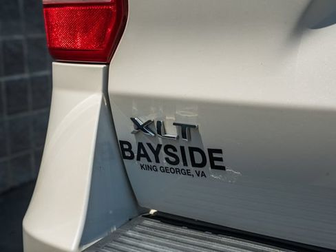 Used 2018 Ford Expedition XLT w/ Equipment Group 202A AWD/4WD image 10