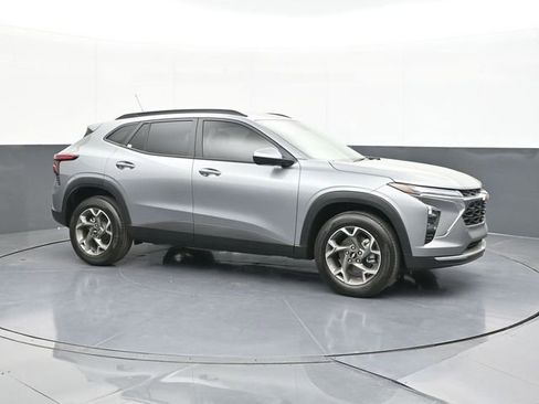 New 2026 Chevrolet Trax LT w/ Driver Confidence Package FWD image 17