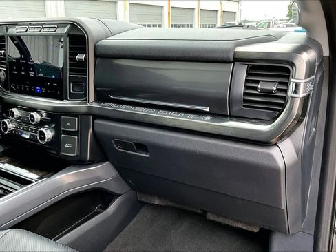 Certified 2024 Ford F250 Lariat w/ Lariat Ultimate Package AWD/4WD image 19