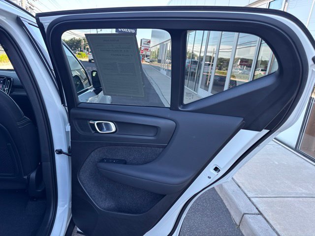 Certified 2025 Volvo XC40 B5 Plus AWD/4WD image 12