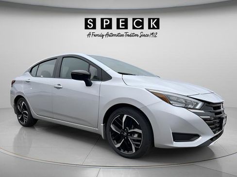 New 2025 Nissan Versa SR w/ Trunk Package FWD image 7