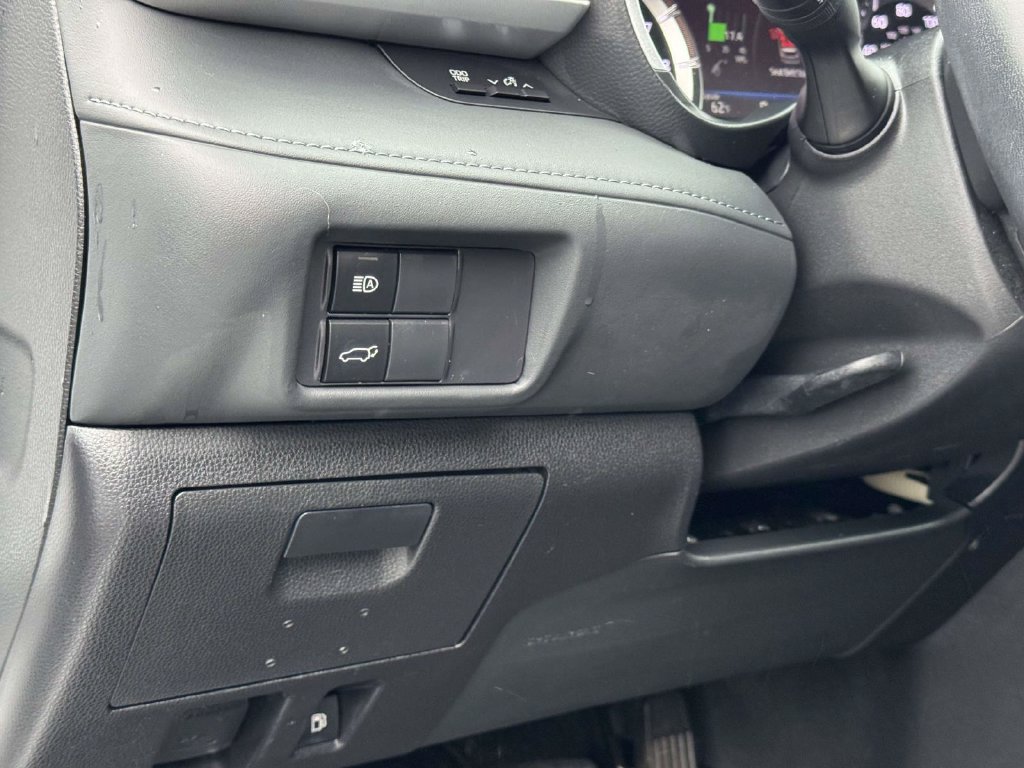 Used 2022 Toyota Highlander XLE AWD/4WD image 9