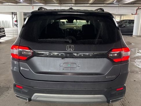 Used 2024 Honda Pilot Touring image 8