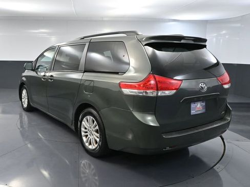 Used 2014 Toyota Sienna XLE image 6