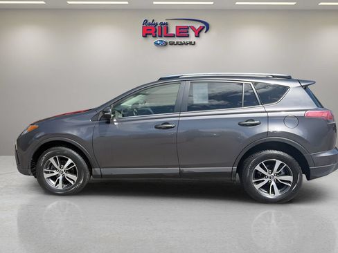 Used 2017 Toyota RAV4 XLE AWD/4WD image 2