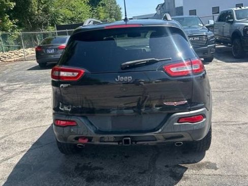 Used 2016 Jeep Cherokee Trailhawk w/ Comfort/Convenience Group AWD/4WD image 9