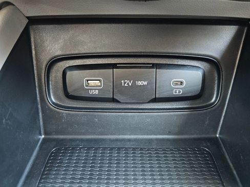 Used 2023 Hyundai Venue SEL FWD image 22