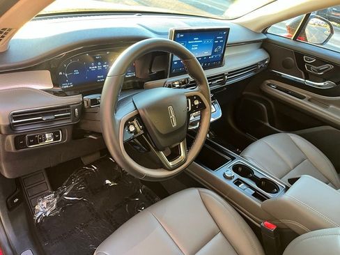 Certified 2025 Lincoln Corsair AWD image 25