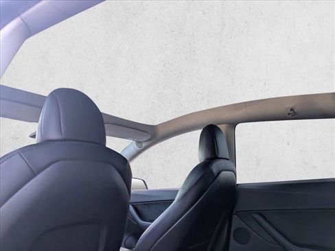 Used 2021 Tesla Model Y Long Range image 19