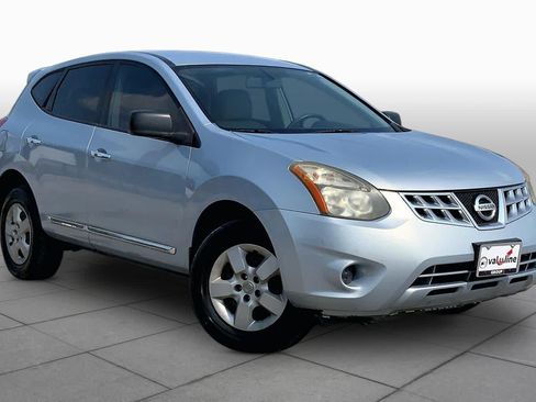 Used 2014 Nissan Rogue S w/ Convenience Package FWD image 3