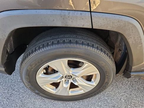 Used 2021 Toyota RAV4 XLE image 11