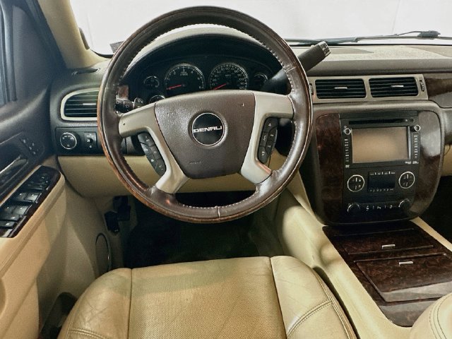Used 2013 GMC Yukon XL Denali AWD/4WD image 28