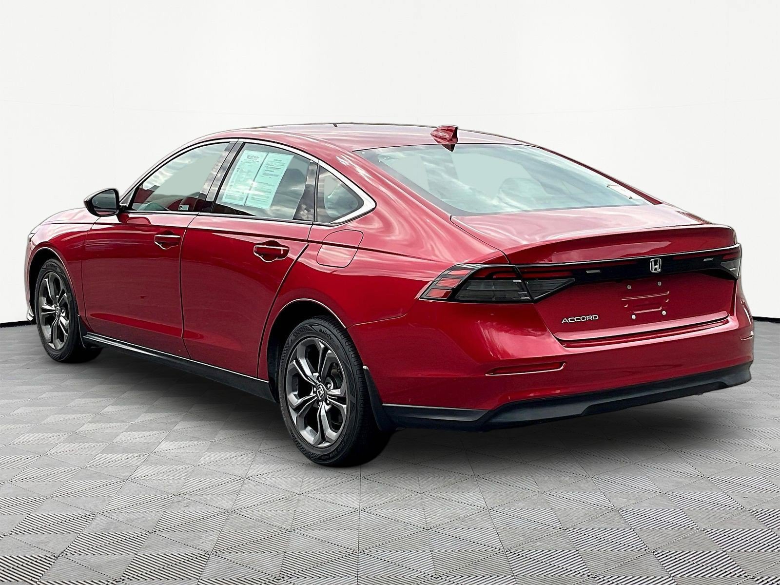 Used 2023 Honda Accord EX image 4