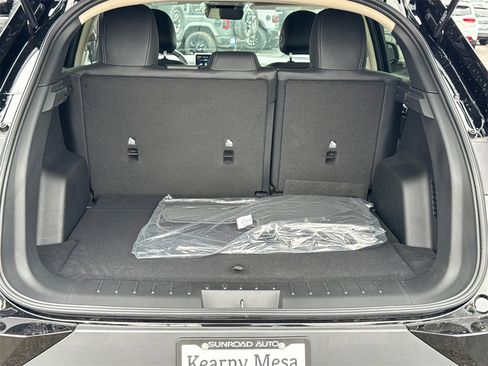 New 2025 VinFast VF 8 Eco image 12