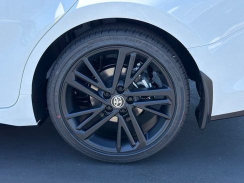 New 2026 Toyota Camry Hybrid FWD image 17