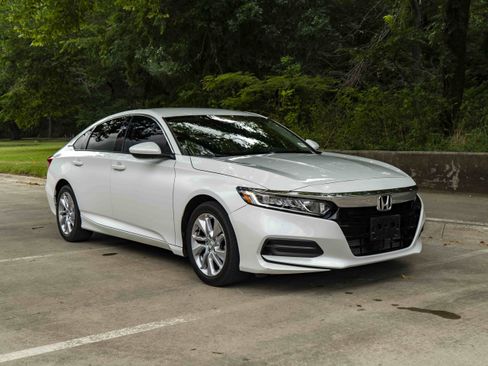 Used 2018 Honda Accord LX image 2