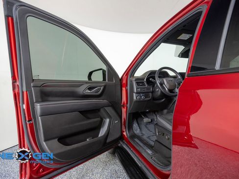 Used 2022 Chevrolet Tahoe RST w/ Luxury Package AWD/4WD image 9