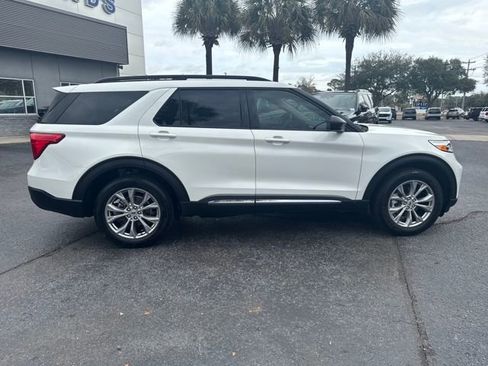Used 2023 Ford Explorer XLT w/ Equipment Group 202A image 9