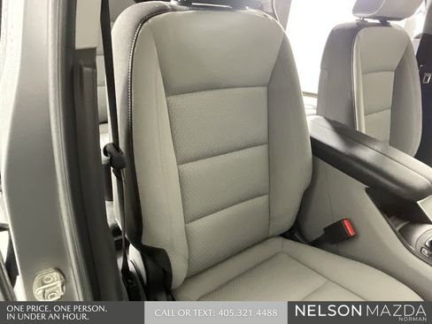 Used 2023 GMC Terrain SLE w/ Driver Convenience Package image 26