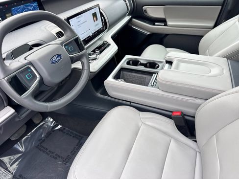 Used 2025 Ford Expedition Max Active AWD/4WD image 11
