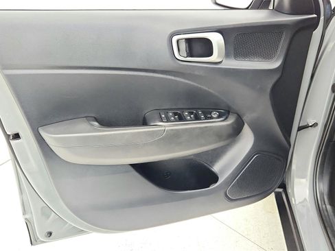 Used 2021 Hyundai Venue SE FWD image 39
