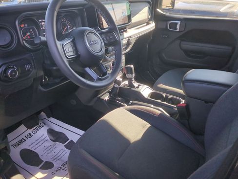 Used 2025 Jeep Wrangler Rubicon image 9