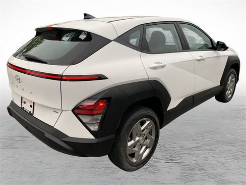 Used 2024 Hyundai Kona SE AWD/4WD image 3