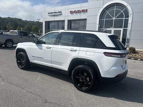 New 2025 Jeep Grand Cherokee Limited w/ Black Appearance Package AWD/4WD image 10