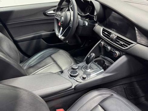 Used 2019 Alfa Romeo Giulia w/ Quick Order Package 22K Sport RWD image 12