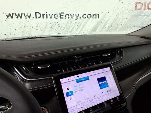 Used 2023 Jeep Grand Cherokee L Limited image 23